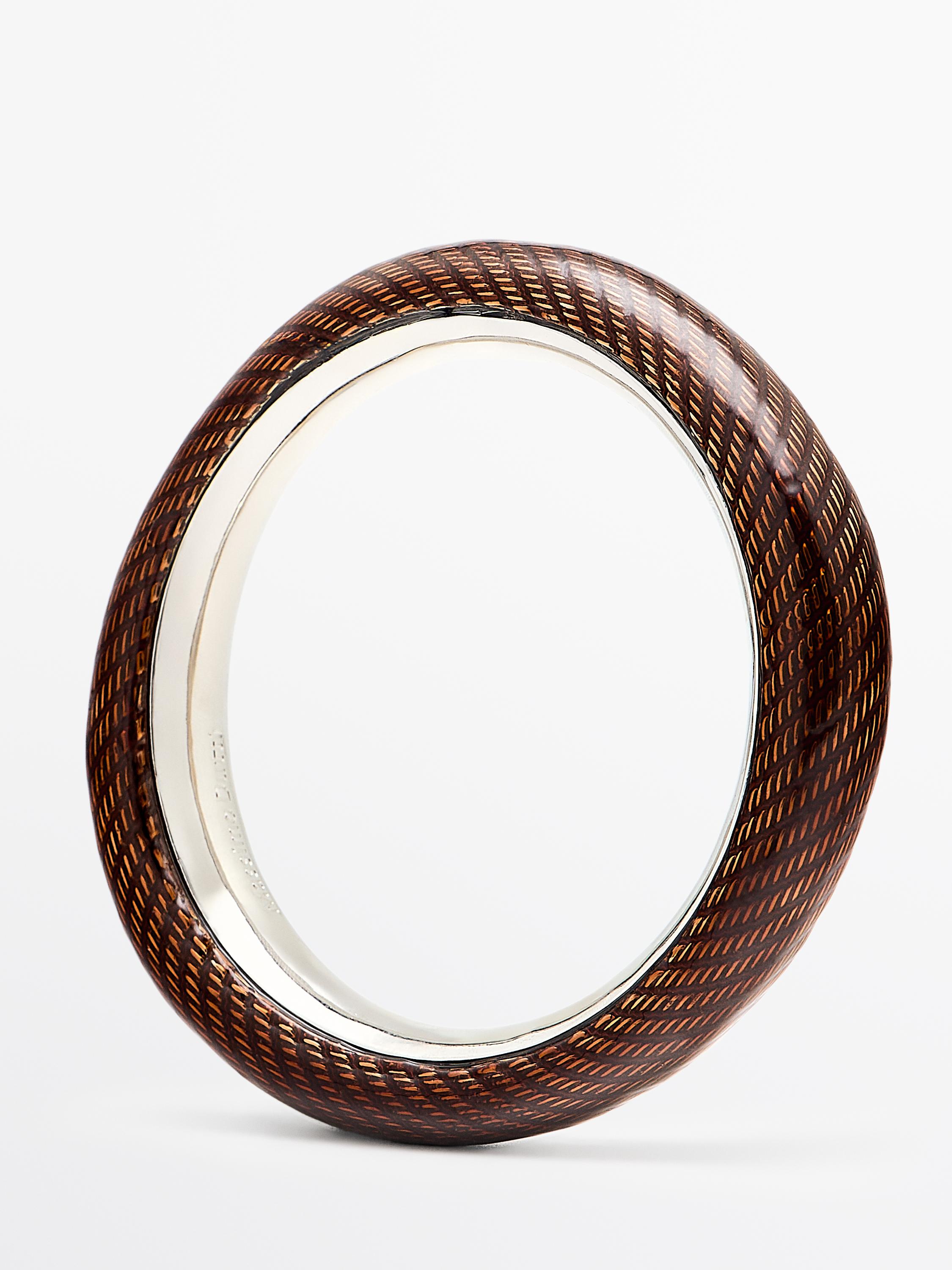 Textured enamelled bracelet